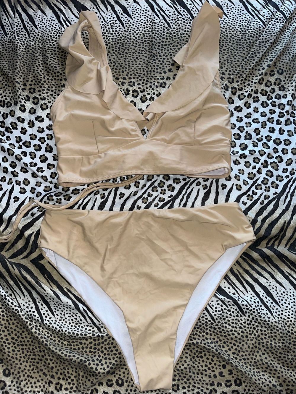 Women’s Ruffle V-Neck Bikini Set - Beige